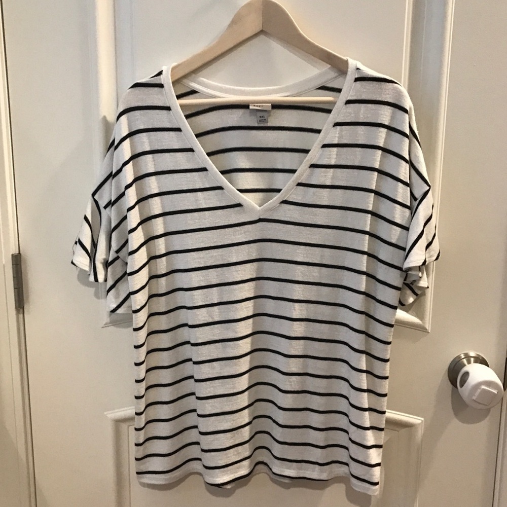 A New Day XXL V Neck Too w/ Ruffled Short Sleeve